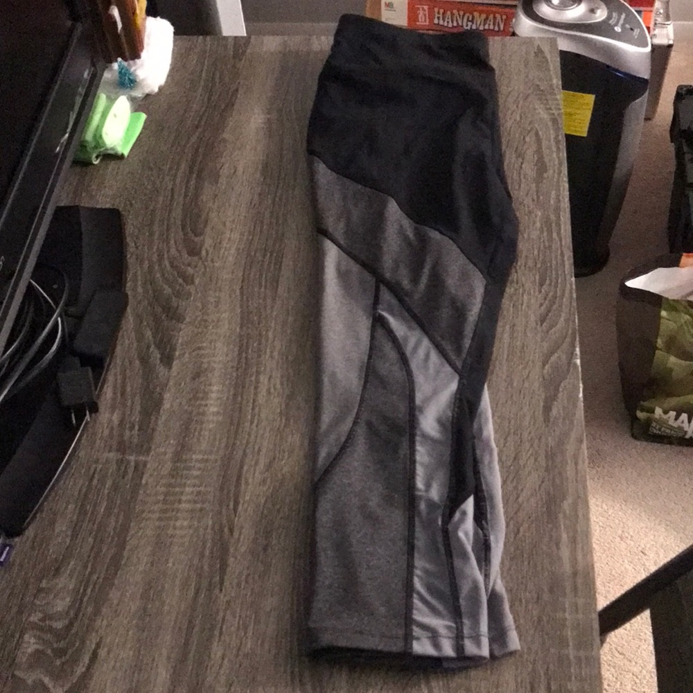 Avia athletic pants with adjustable hidden draw string size M(8-10)